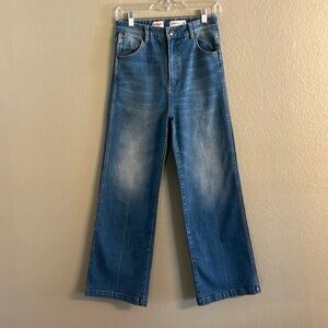 Wrangler HI Bells sz 30 wide leg high rise for more like a 26
